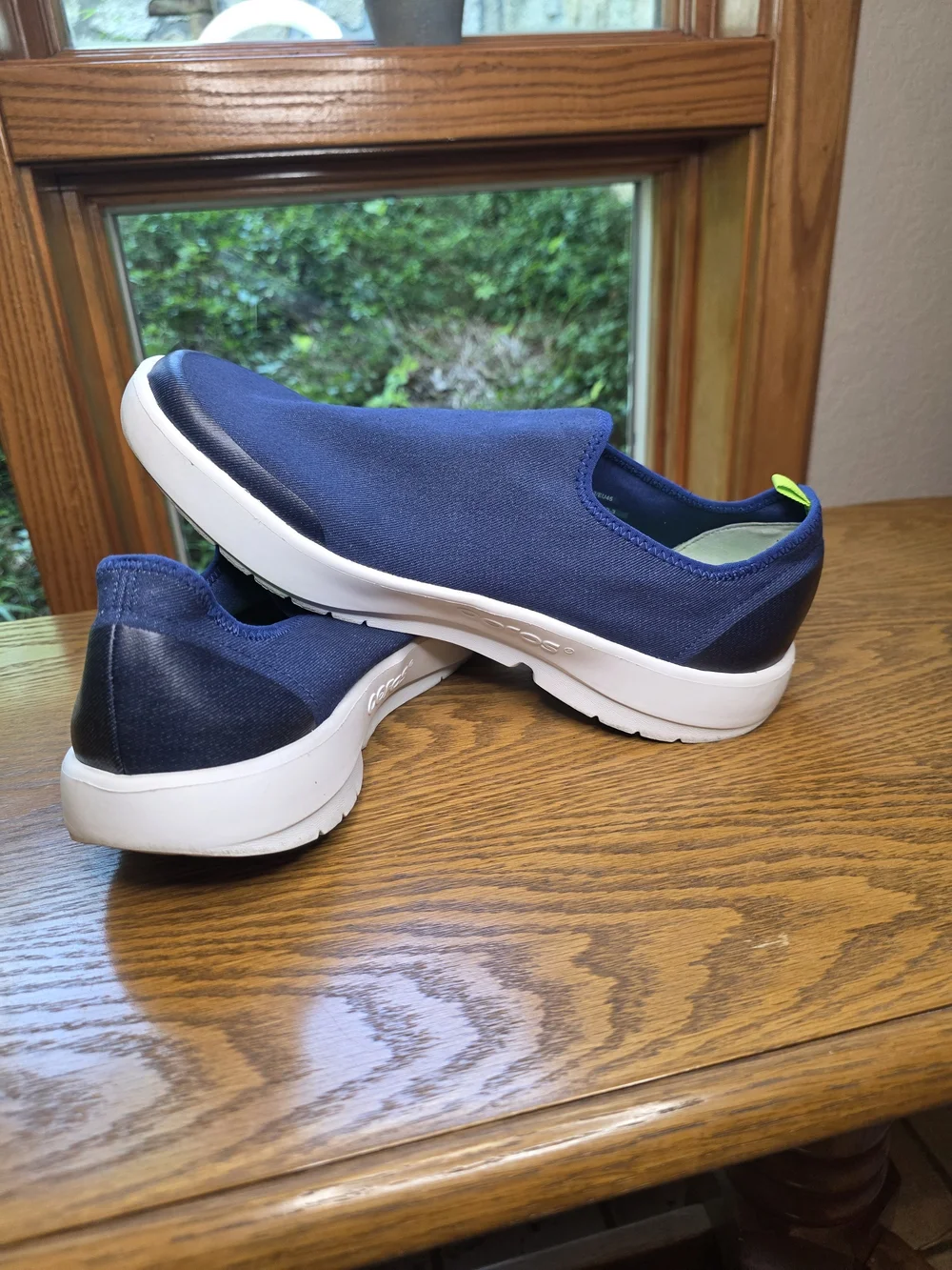OOFOS Oomg Slip-On Loafers in Navy Sz 12